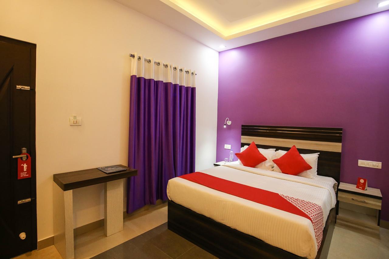 Oyo 10152 Rail View Residency Hotel Alappuzha Exterior photo