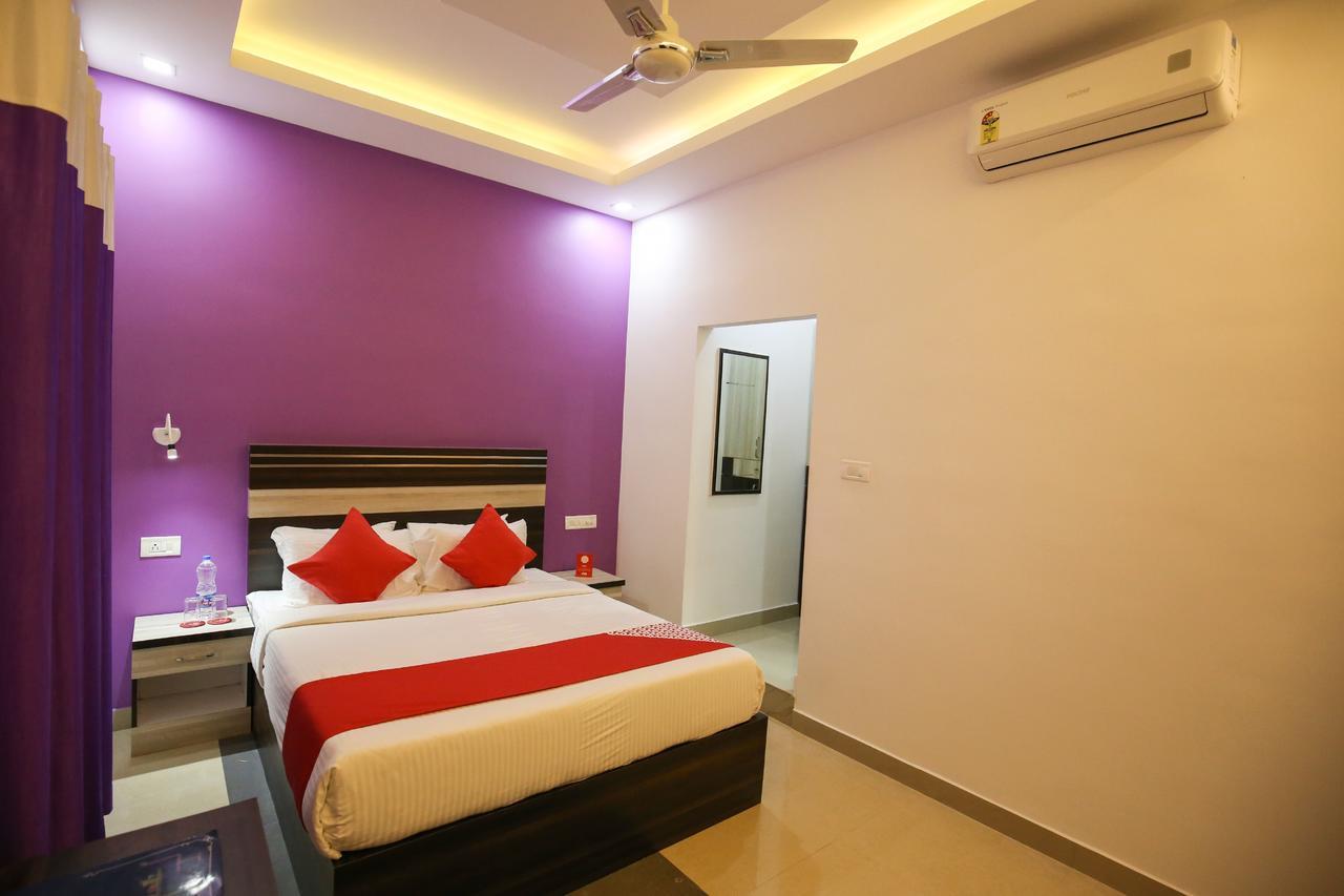 Oyo 10152 Rail View Residency Hotel Alappuzha Exterior photo
