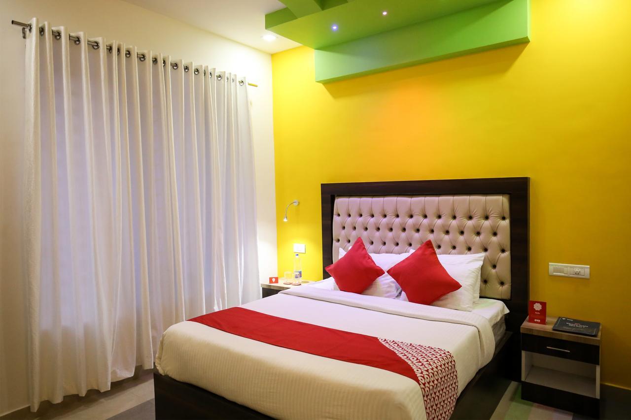 Oyo 10152 Rail View Residency Hotel Alappuzha Exterior photo