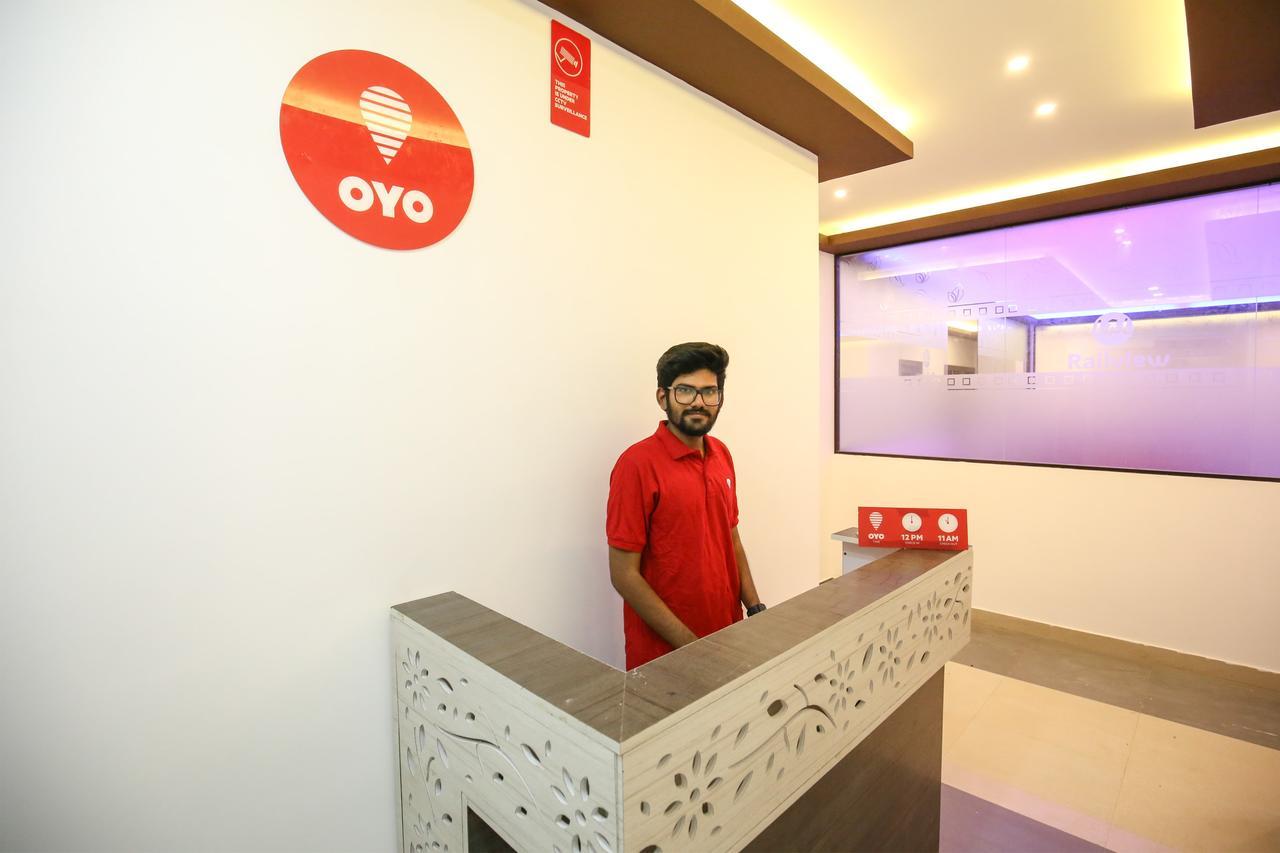 Oyo 10152 Rail View Residency Hotel Alappuzha Exterior photo