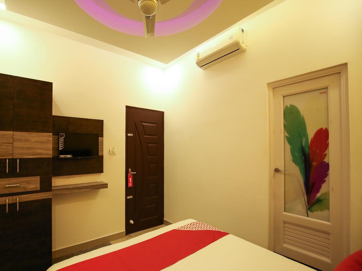 Oyo 10152 Rail View Residency Hotel Alappuzha Exterior photo