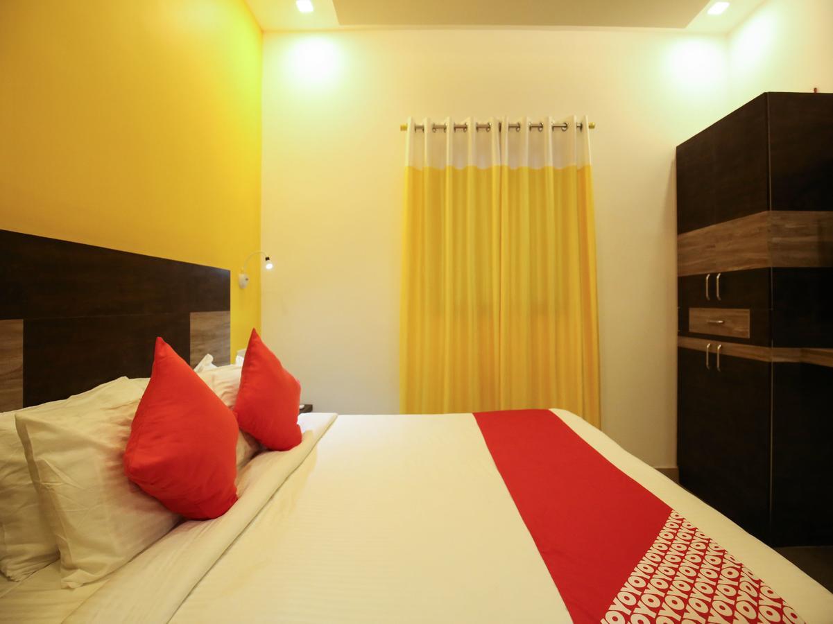 Oyo 10152 Rail View Residency Hotel Alappuzha Exterior photo