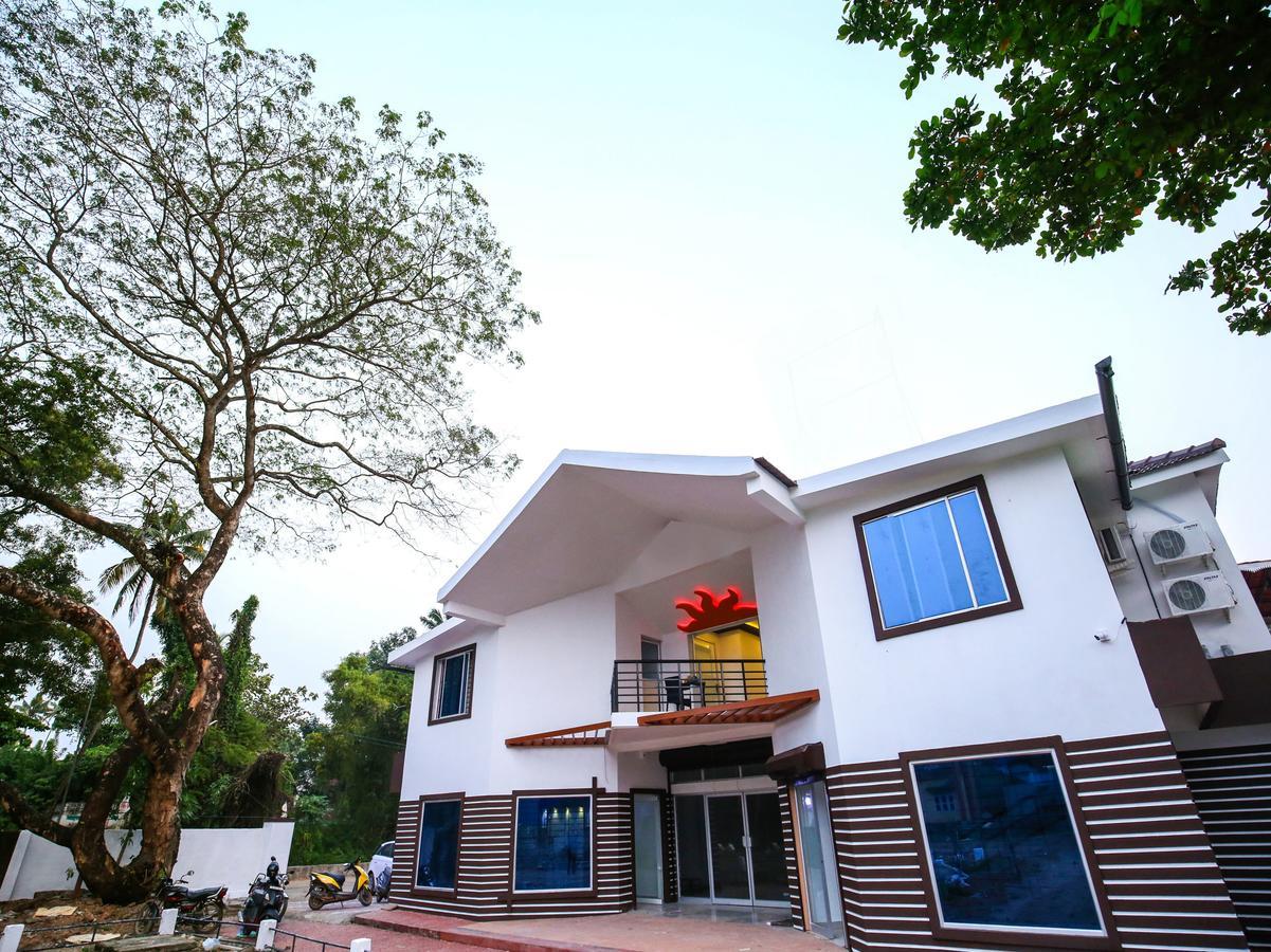 Oyo 10152 Rail View Residency Hotel Alappuzha Exterior photo