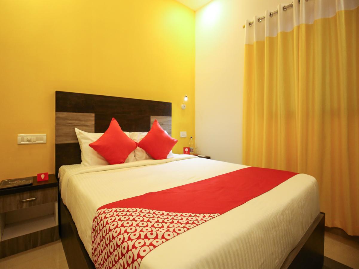 Oyo 10152 Rail View Residency Hotel Alappuzha Exterior photo