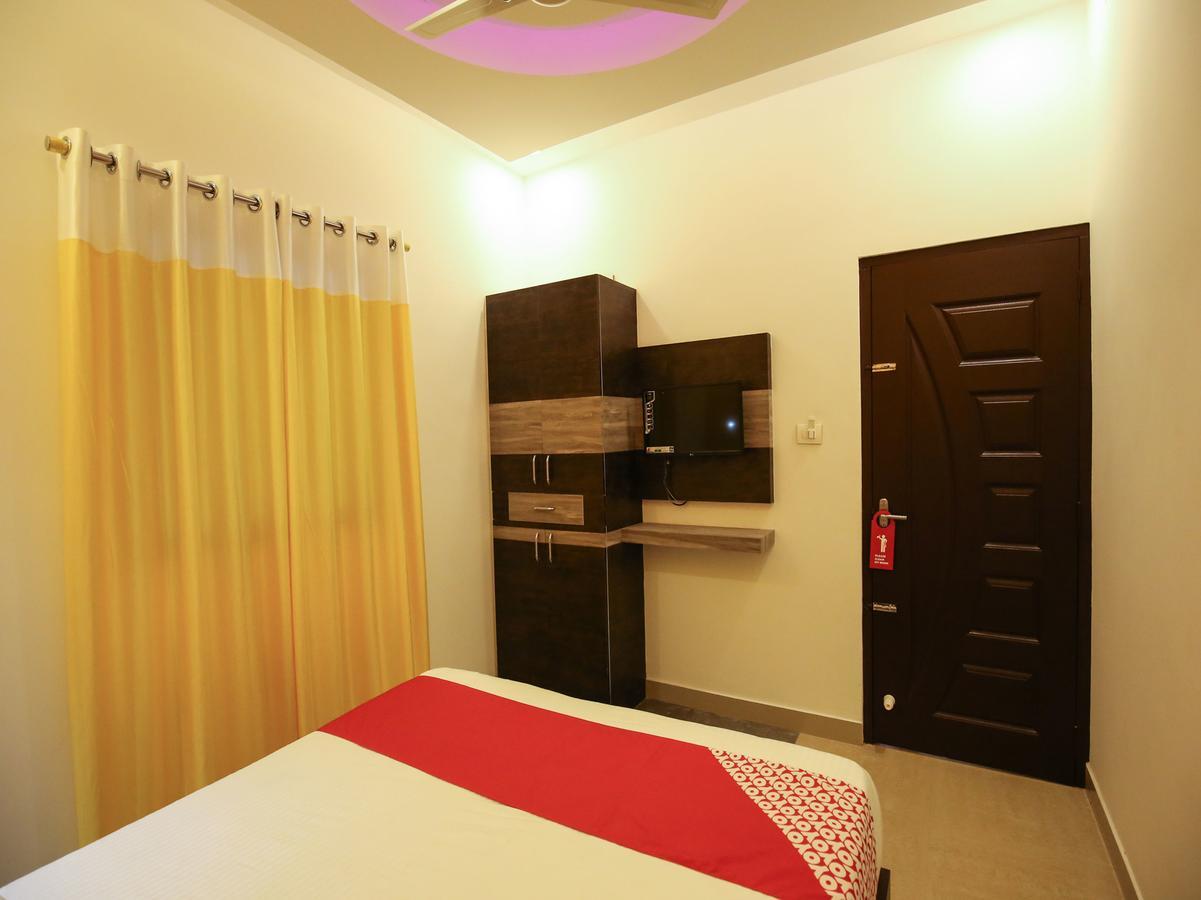 Oyo 10152 Rail View Residency Hotel Alappuzha Exterior photo